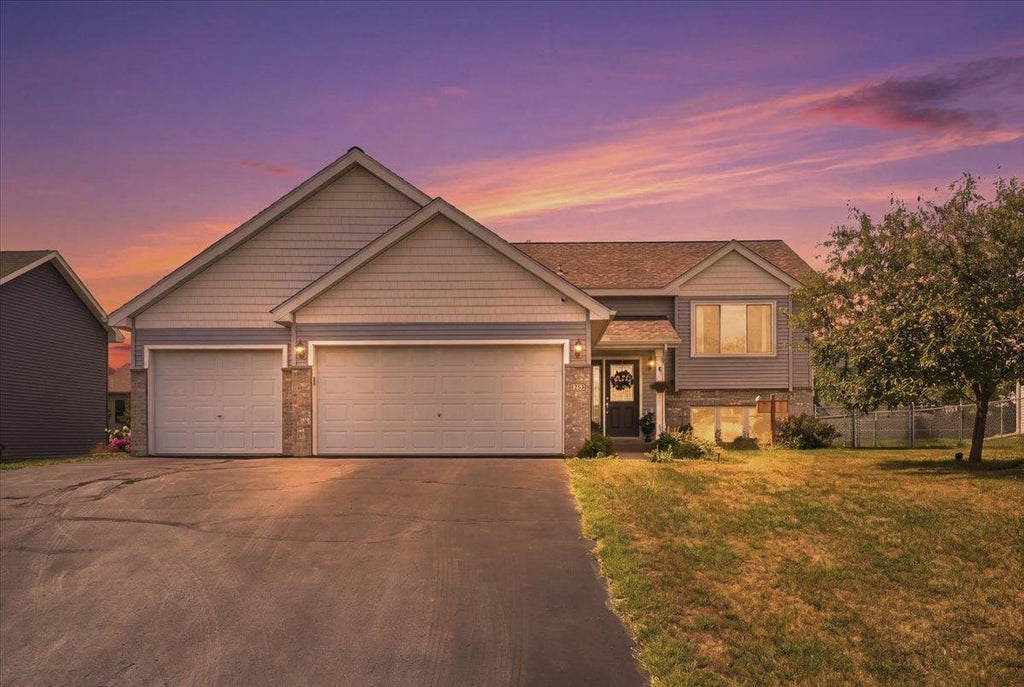 Photo of 1253 Pheasant Run, New Richmond, WI 54017 (MLS # 7131842)