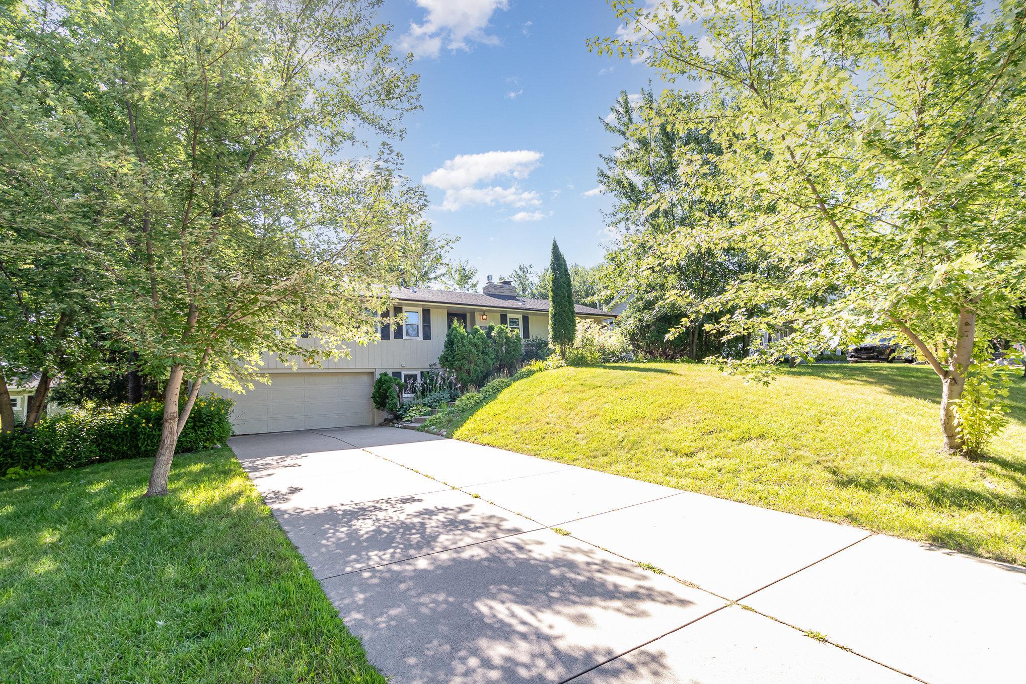 5513 Mirror Lakes Drive