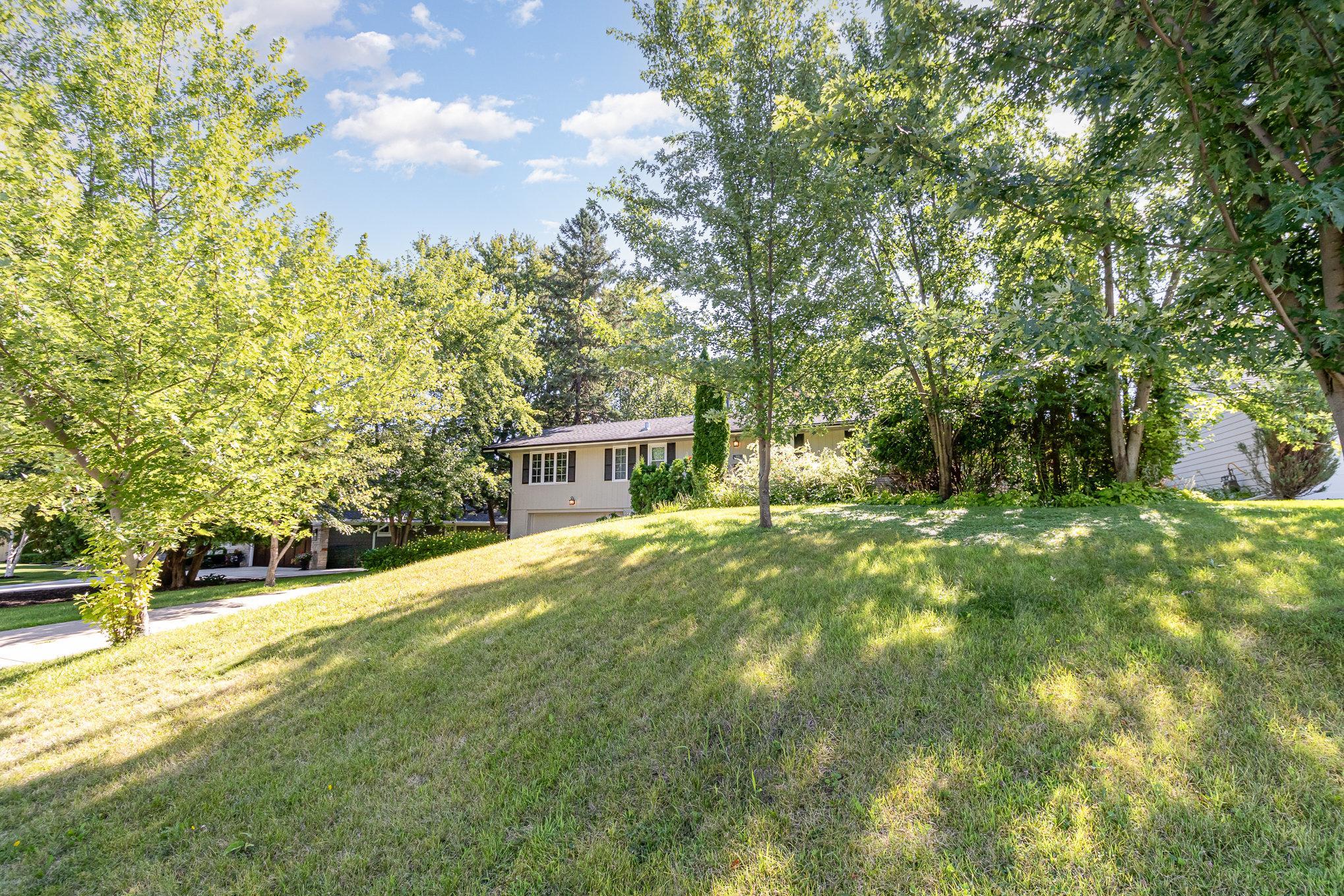 5513 Mirror Lakes Drive