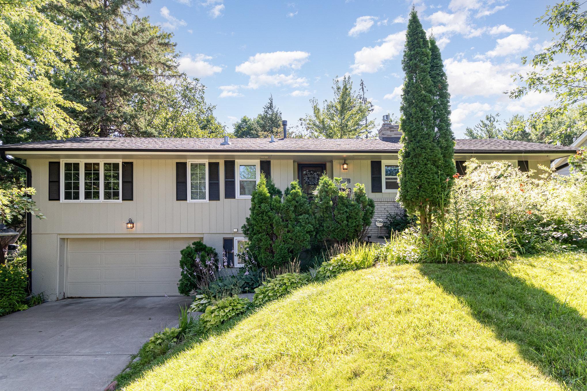 5513 Mirror Lakes Drive