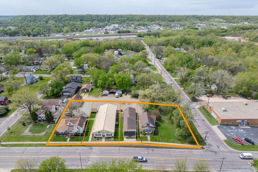 Photo of 1618, 1614, 1622, 16 3rd Ave AVE, Mankato, MN 56001 (MLS # 7069137)