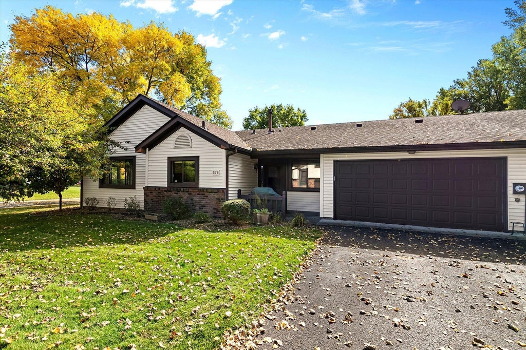 Photo of 576 Donegal Circle, Shoreview, MN 55126 (MLS # 7155573)