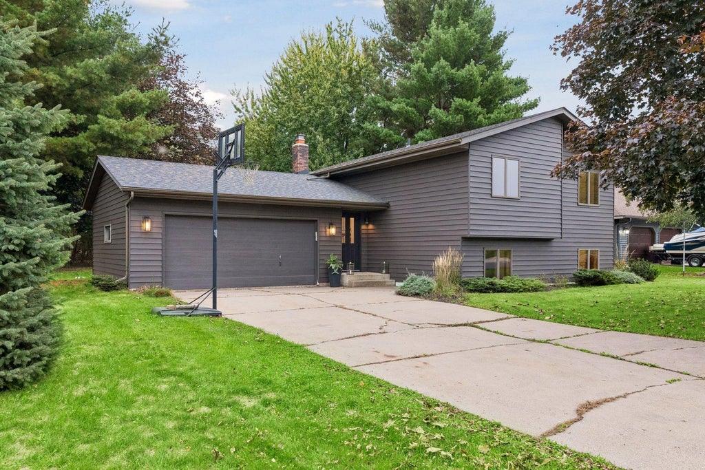 Photo of 1112 Grandview Drive, Hudson, WI 54016 (MLS # 7145212)