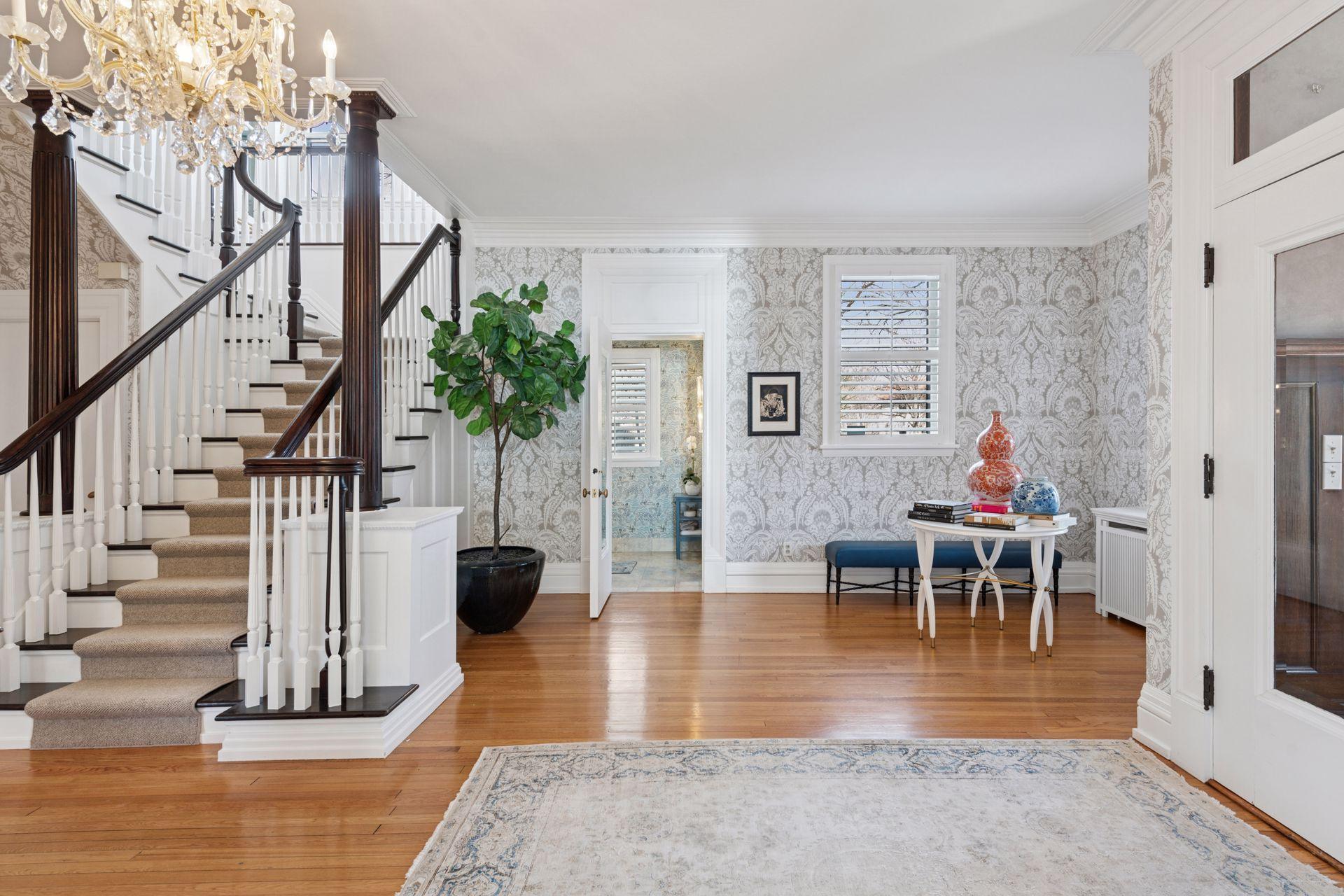 1700 Dupont Avenue S