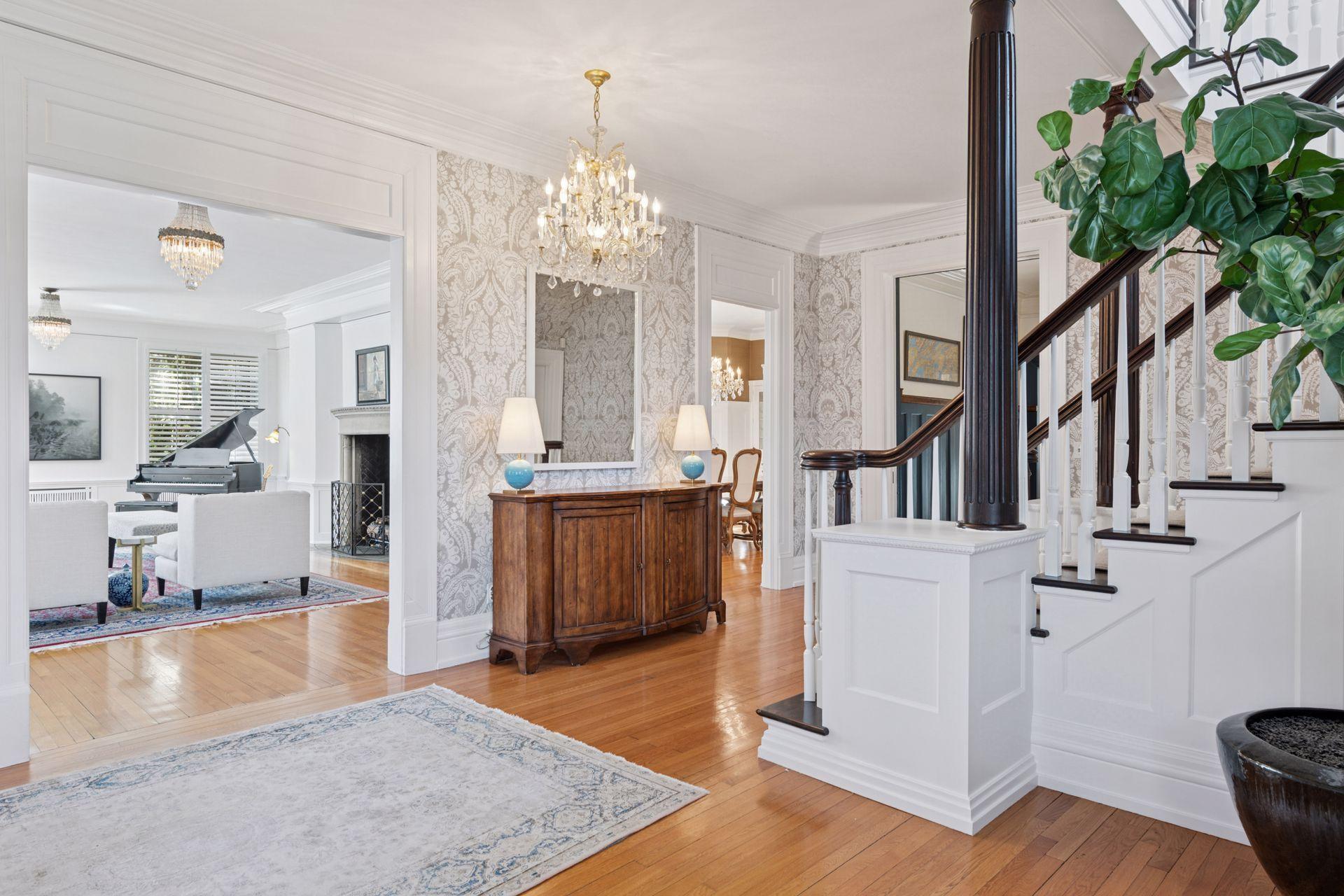 1700 Dupont Avenue S