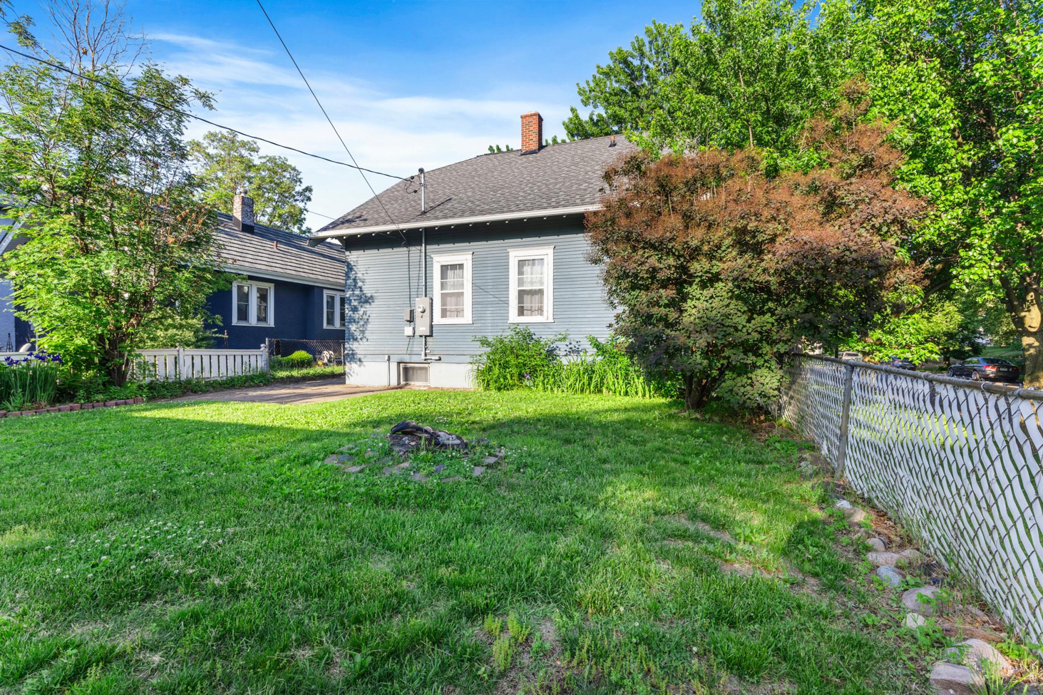 1111 Lane Place