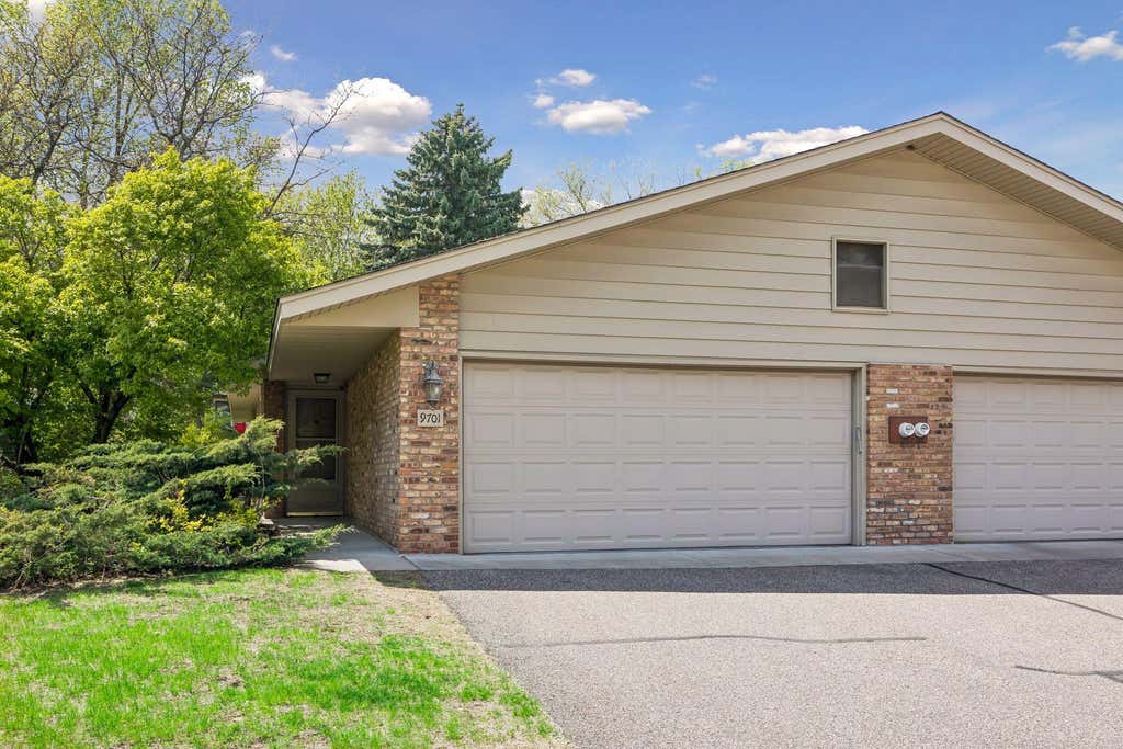 Photo of 9701 Cimarron Trail, Minnetonka, MN 55305 (MLS # 7123103)