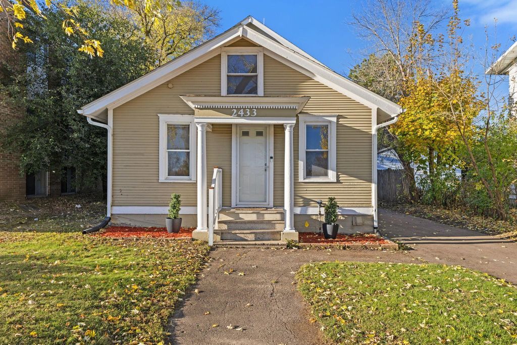 Photo of 2433 Youngman Avenue, Saint Paul, MN 55116 (MLS # 7025482)