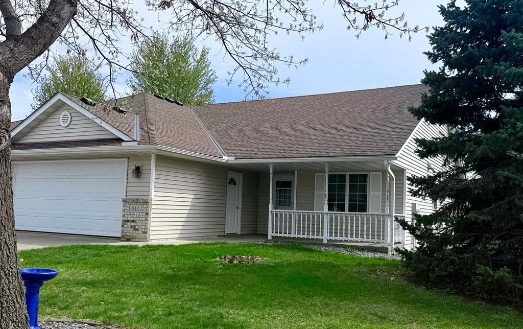 Photo of 911 Prairie Oak Drive, Belle Plaine, MN 56011 (MLS # 7053987)