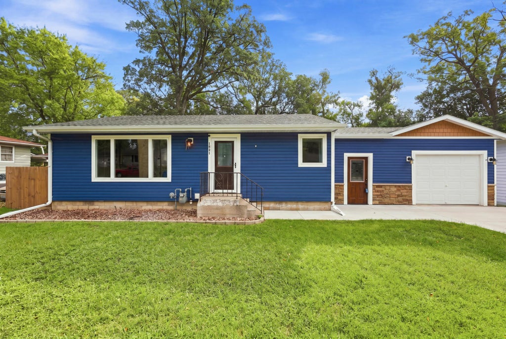 Photo of 1521 Gary Avenue, Detroit Lakes, MN 56501 (MLS # 7138401)