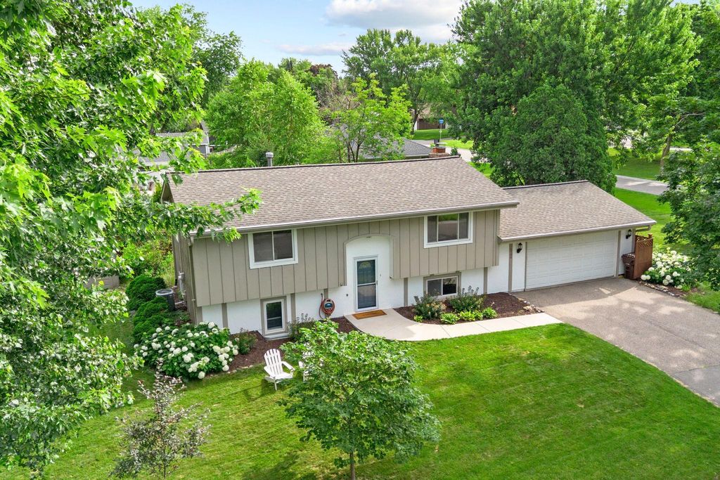 Photo of 16500 The Strand, Minnetonka, MN 55345 (MLS # 7032959)