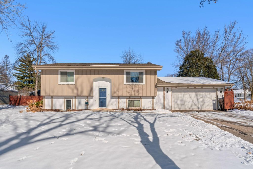 Photo of 16500 The Strand, Minnetonka, MN 55345 (MLS # 7032959)