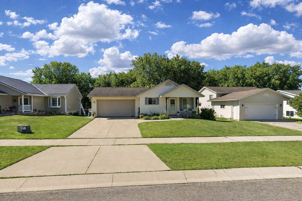 Photo of 3818 Strathmore Lane SE, Rochester, MN 55904 (MLS # 7053145)