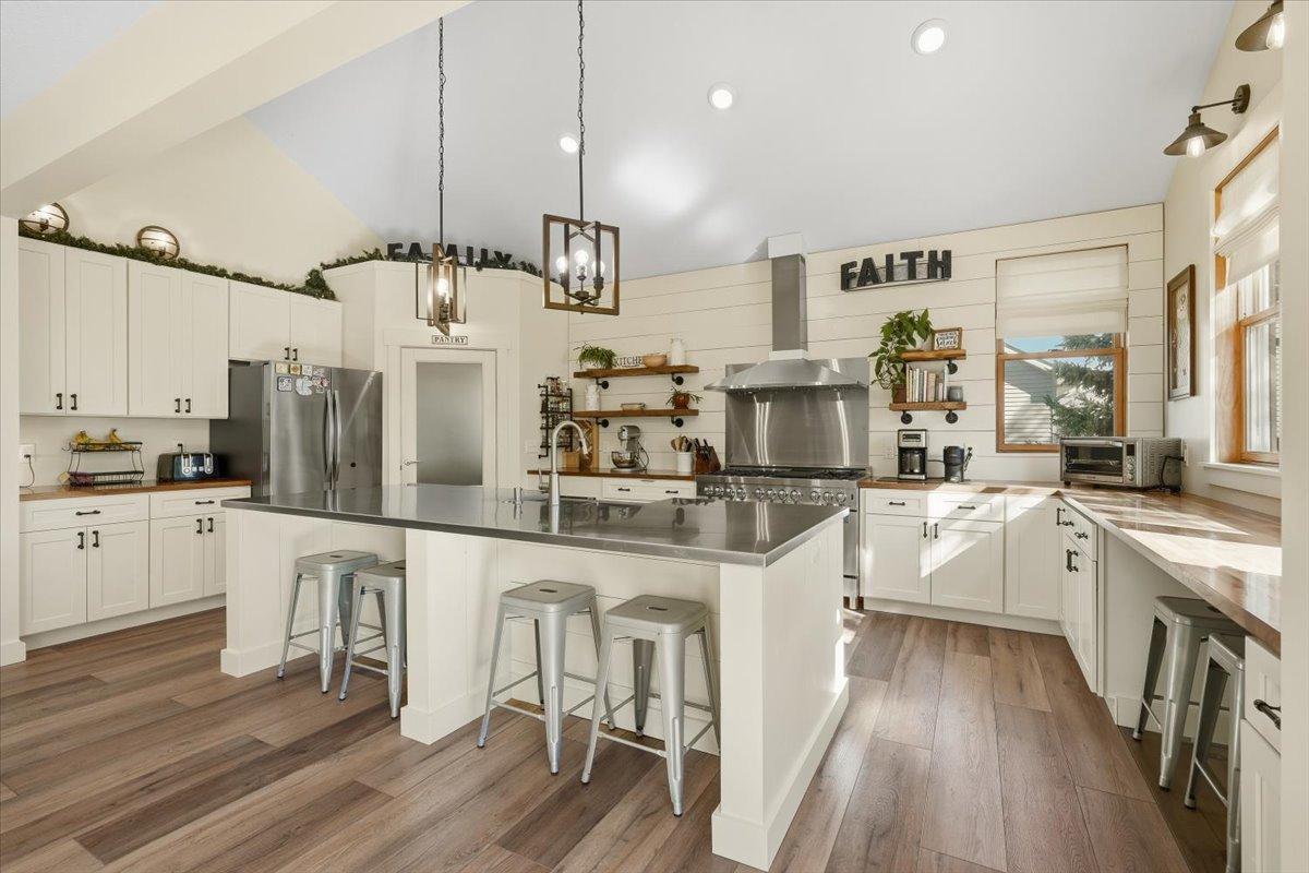1328 Creekwood Drive