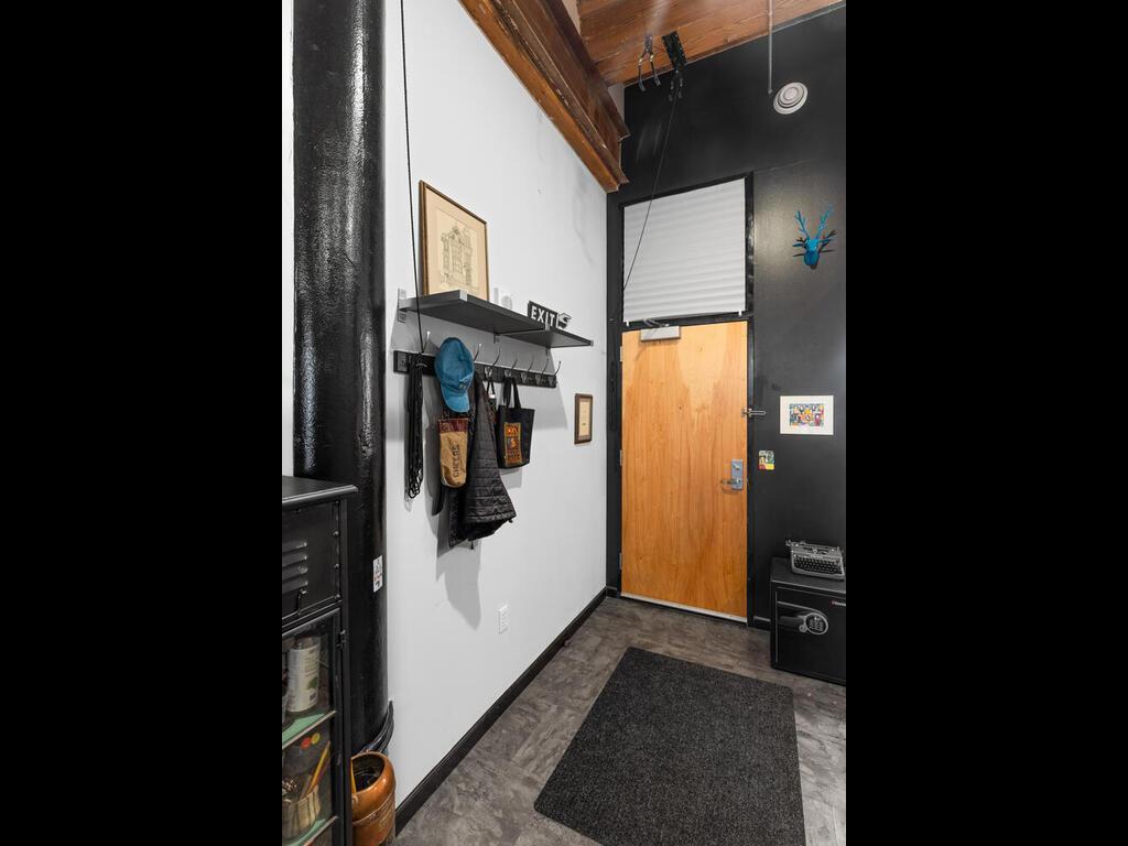 406 Wacouta Street 216