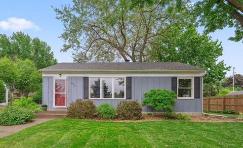 2918 Asbury Street Roseville MN 55113