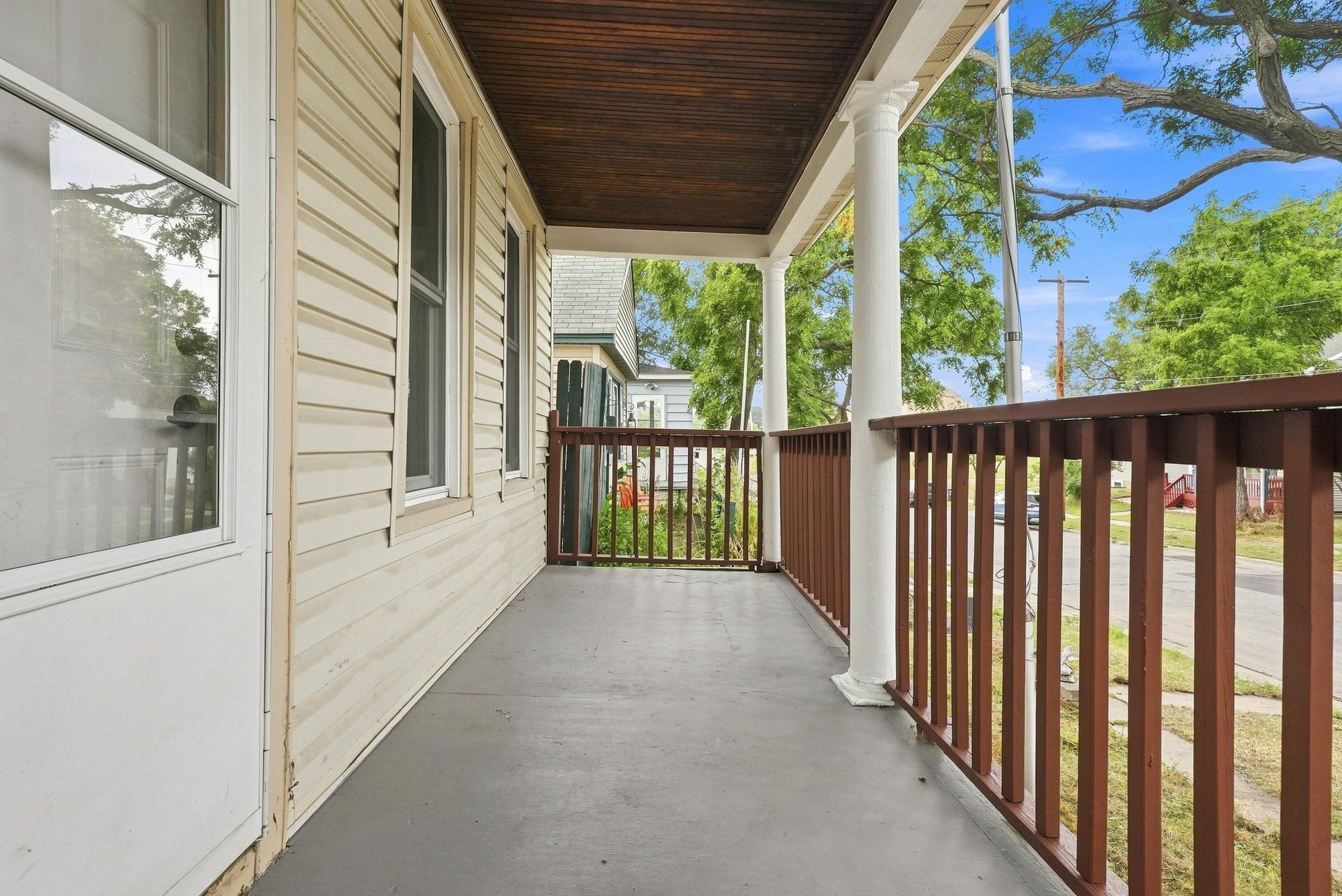 482 Lawson Avenue W
