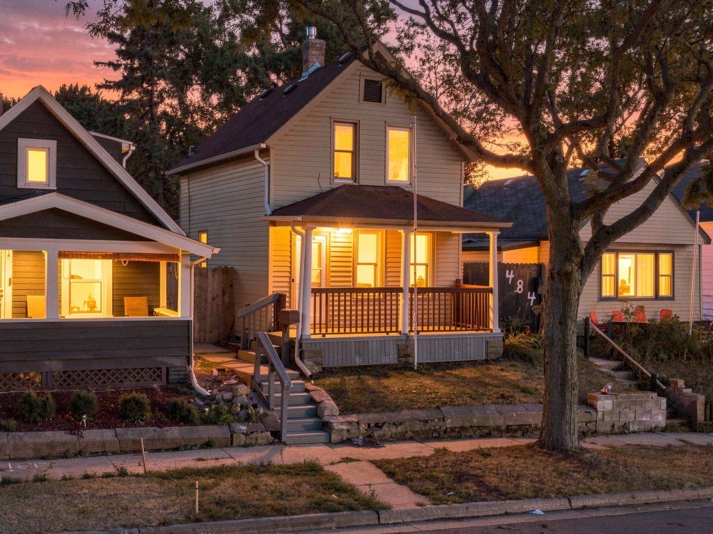 Photo of 482 Lawson Avenue W, Saint Paul, MN 55117 (MLS # 7133988)