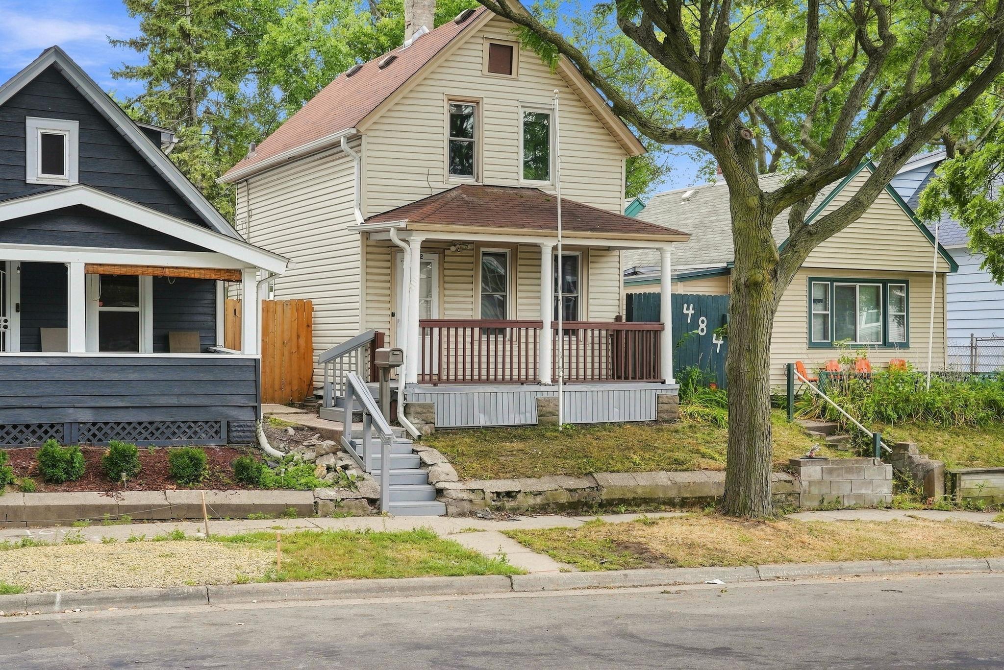 482 Lawson Avenue W