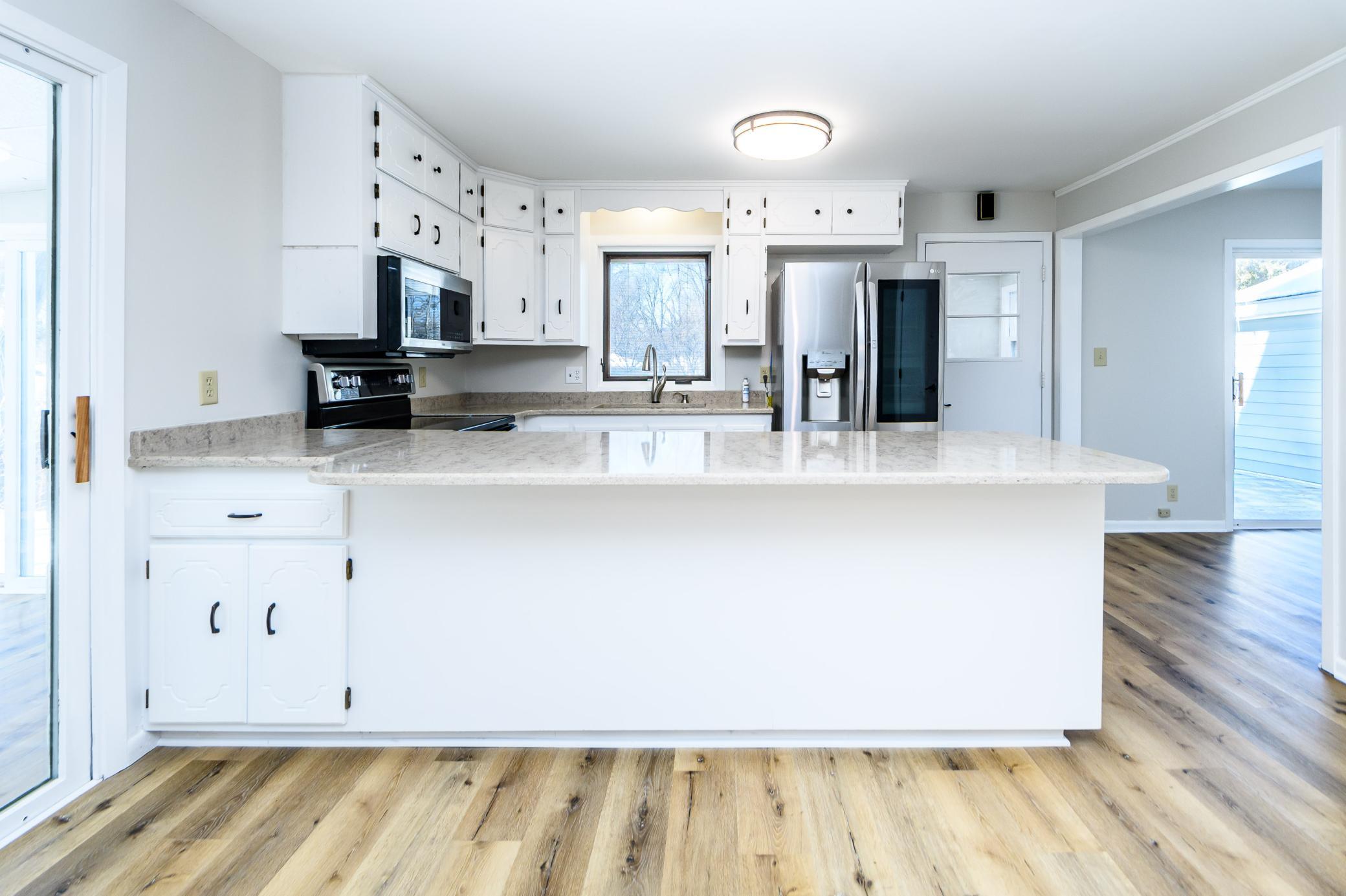 10935 S Thomas Avenue S