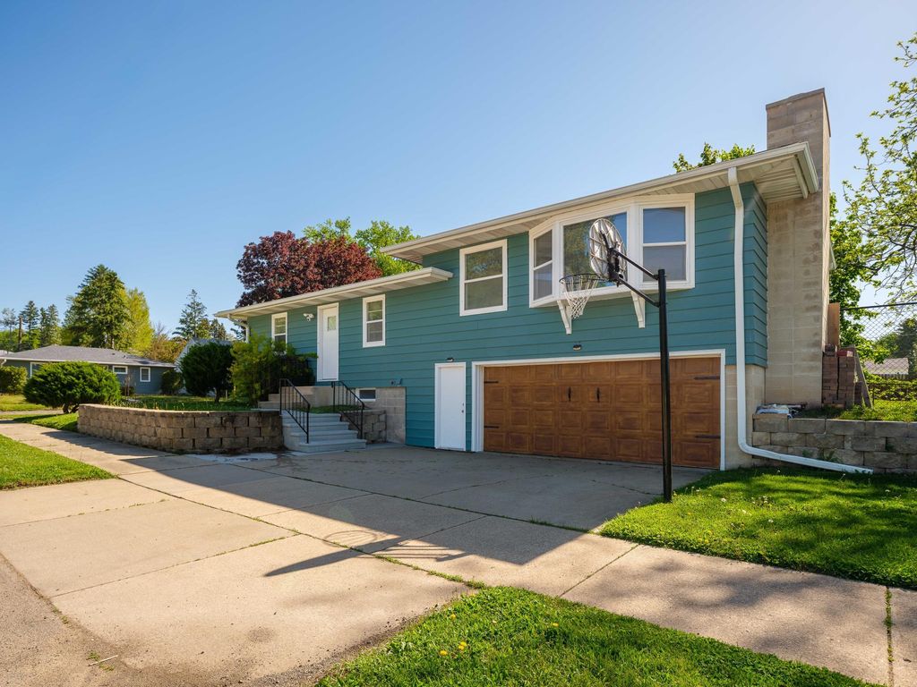 Photo of 2040 18th Street NW, Rochester, MN 55901 (MLS # 7076233)