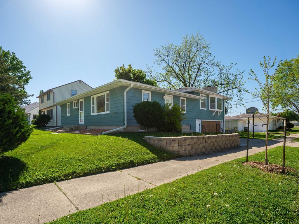 Photo of 2040 18th Street NW, Rochester, MN 55901 (MLS # 7076233)