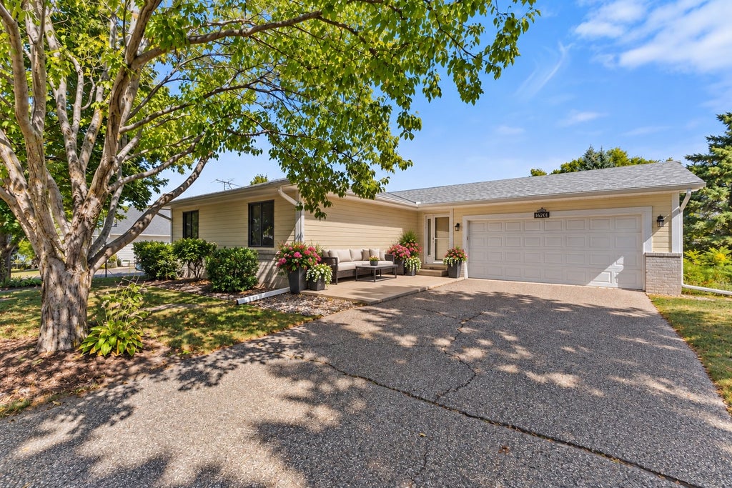 Photo of 7291 Conestoga Court, Chanhassen, MN 55317 (MLS # 7152545)