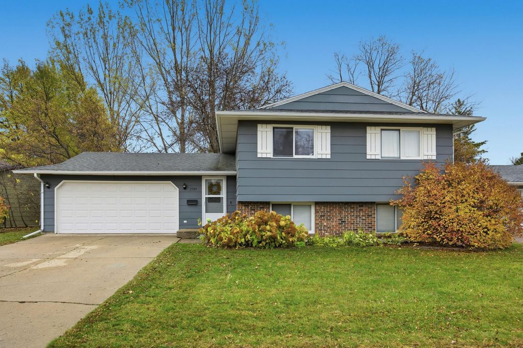Photo of 2509 Walnut Circle, Moorhead, MN 56560 (MLS # 6817513)