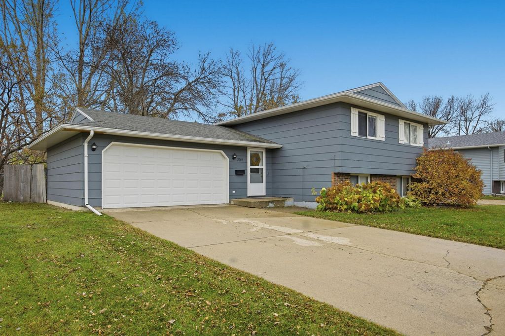 Photo of 2509 Walnut Circle, Moorhead, MN 56560 (MLS # 6817513)