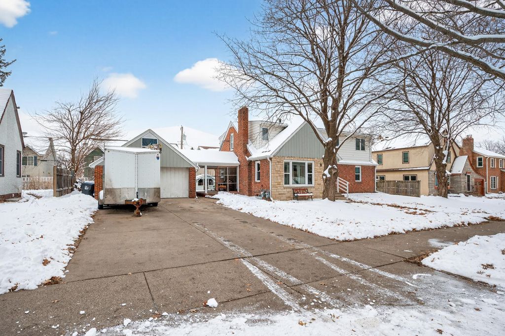Photo of 5 Belvidere Street E, Saint Paul, MN 55107 (MLS # 7024575)