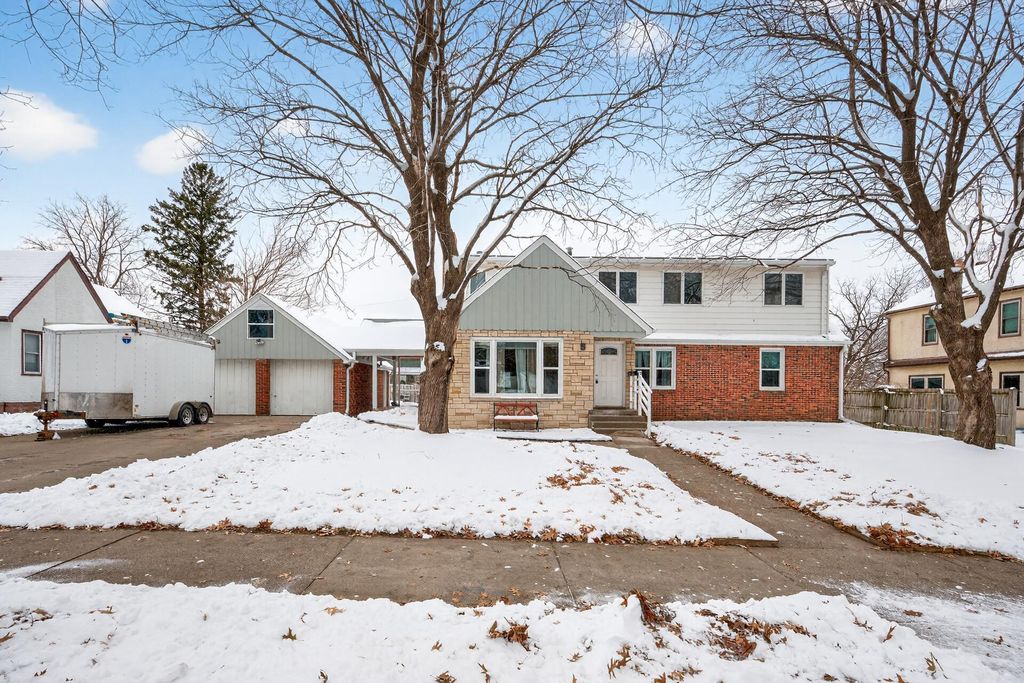 Photo of 5 Belvidere Street E, Saint Paul, MN 55107 (MLS # 7024575)