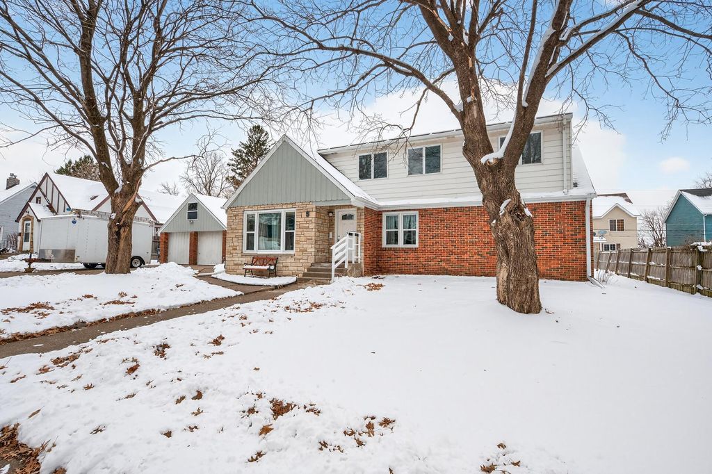 Photo of 5 Belvidere Street E, Saint Paul, MN 55107 (MLS # 7024575)
