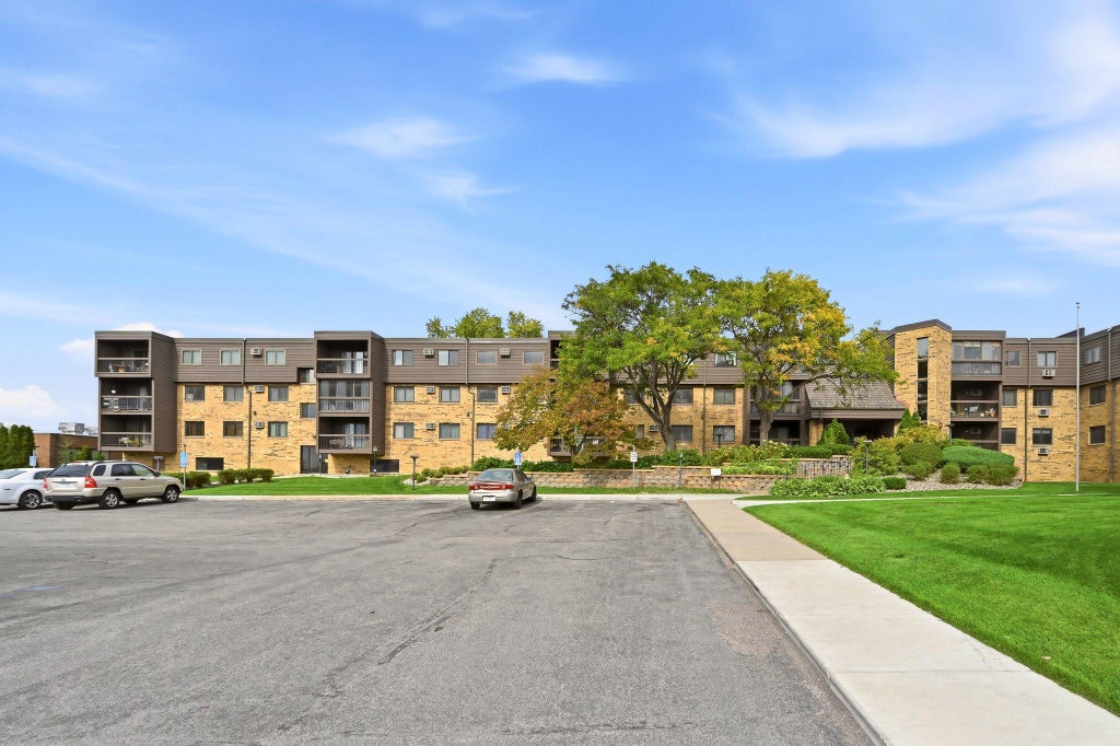 Photo of 999 41st Avenue NE #210, Columbia Heights, MN 55421 (MLS # 7134600)