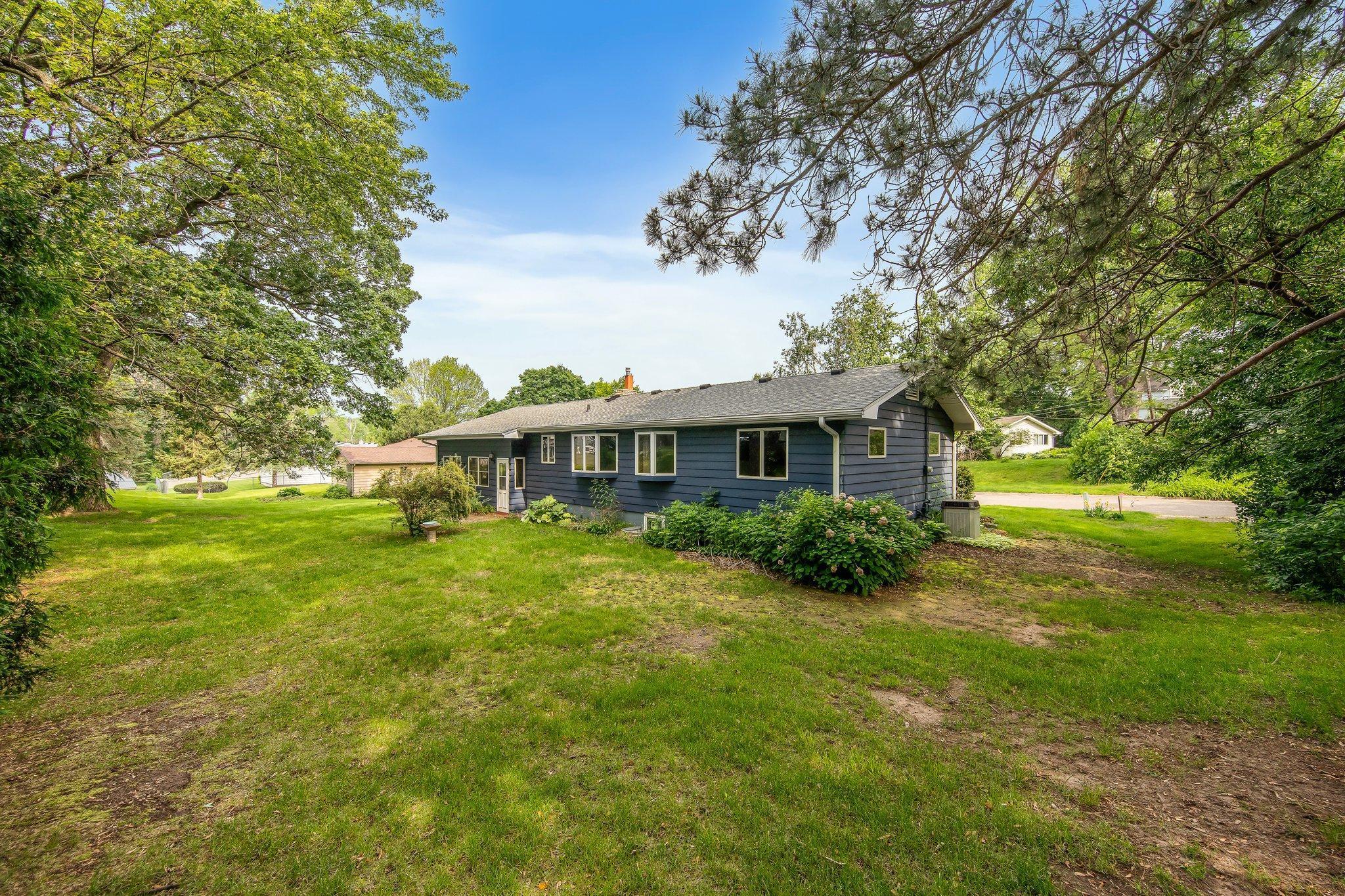 1121 Ramsey Street W
