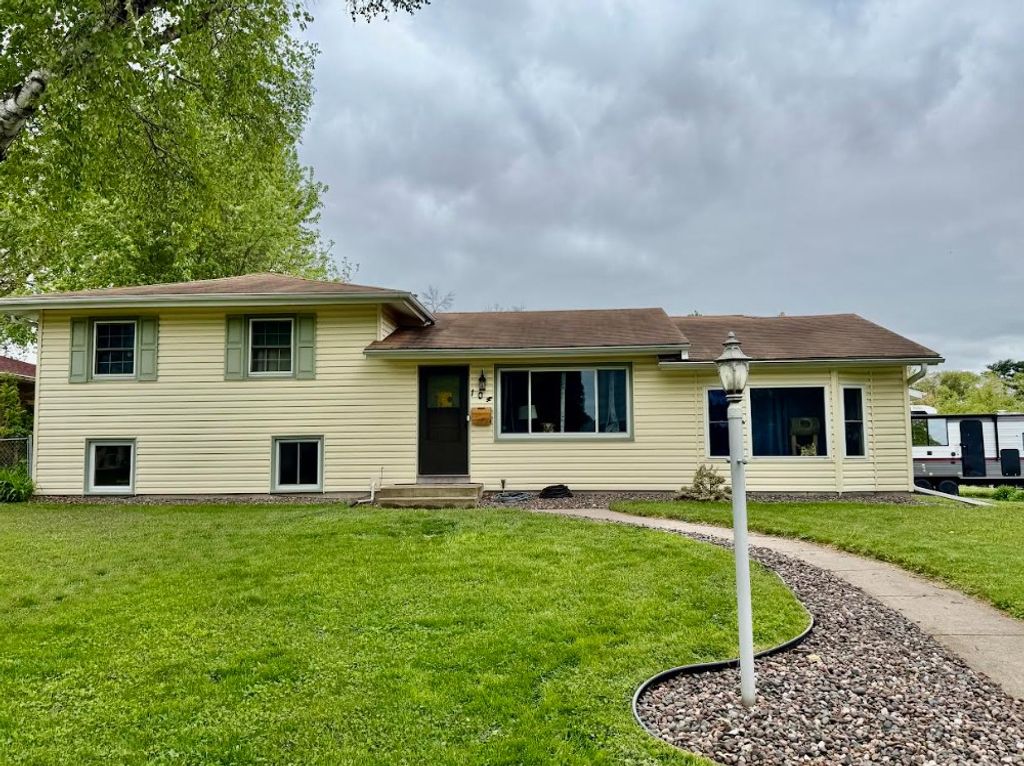 Photo of 104 8th Avenue NE, Forest Lake, MN 55025 (MLS # 7078228)