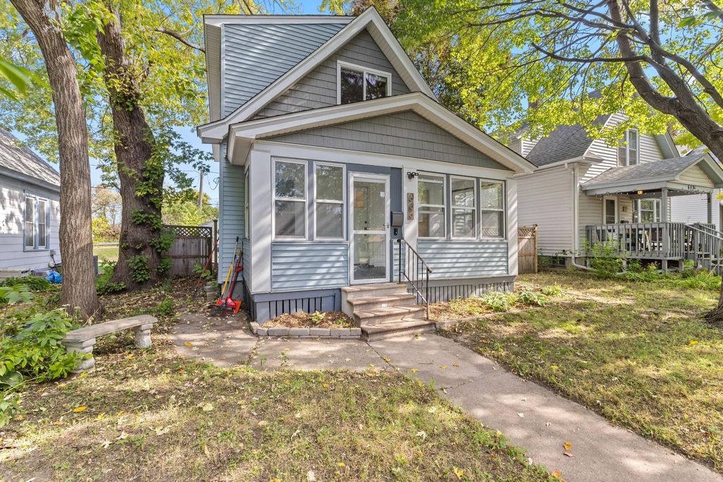 Photo of 606 Cromwell Avenue, Saint Paul, MN 55104 (MLS # 7023982)