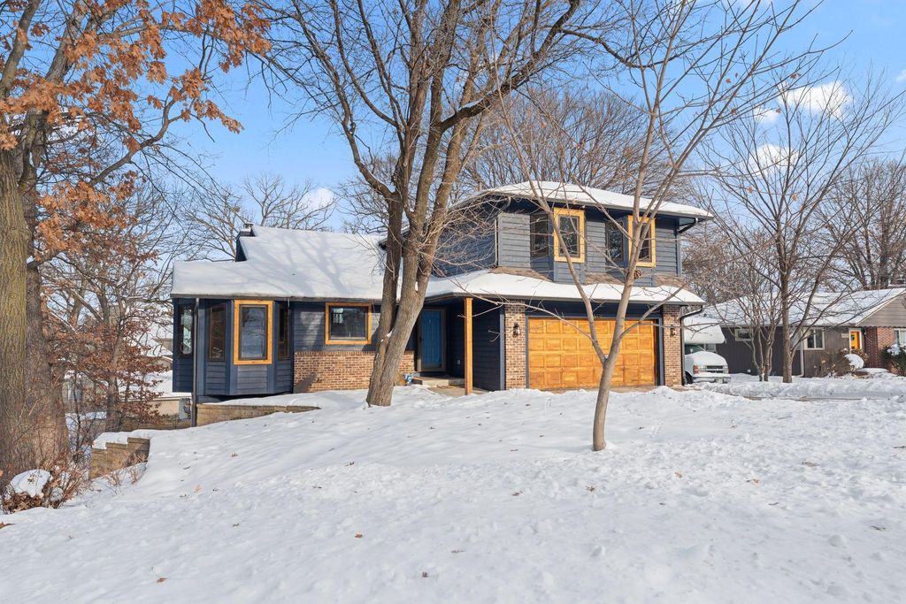 Photo of 6418 25th Street N, Oakdale, MN 55128 (MLS # 6826425)