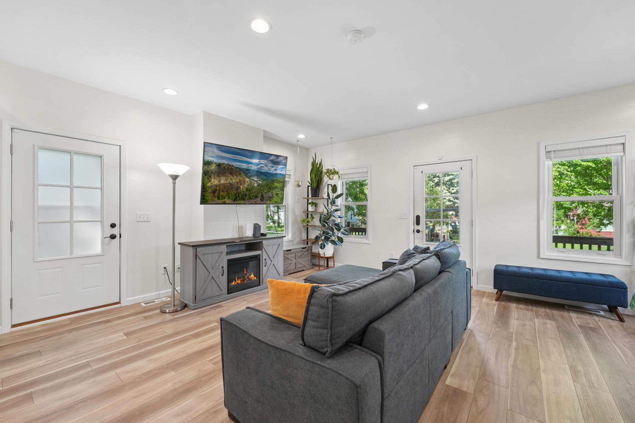 113 Van Buren Avenue S