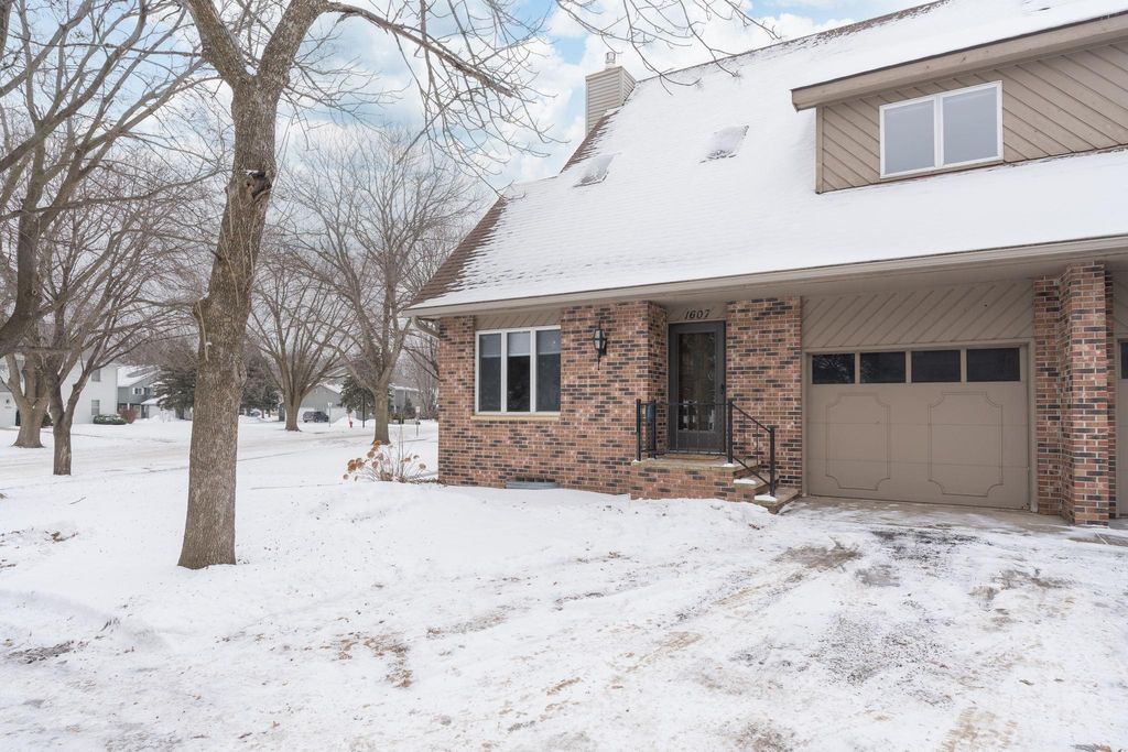 Photo of 1607 Pleasant View Drive, North Mankato, MN 56003 (MLS # 7017646)