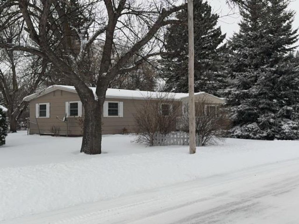 Photo of 217 N 7th Street, Warren, MN 56762 (MLS # 7000956)