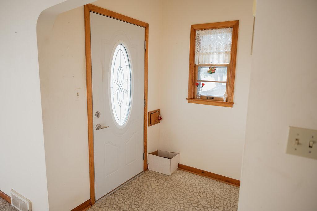 Photo of 227 E 9th Street, Blue Earth, MN 56013 (MLS # 7159312)
