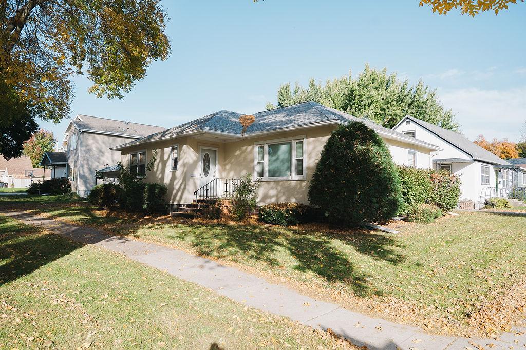 Photo of 227 E 9th Street, Blue Earth, MN 56013 (MLS # 7159312)