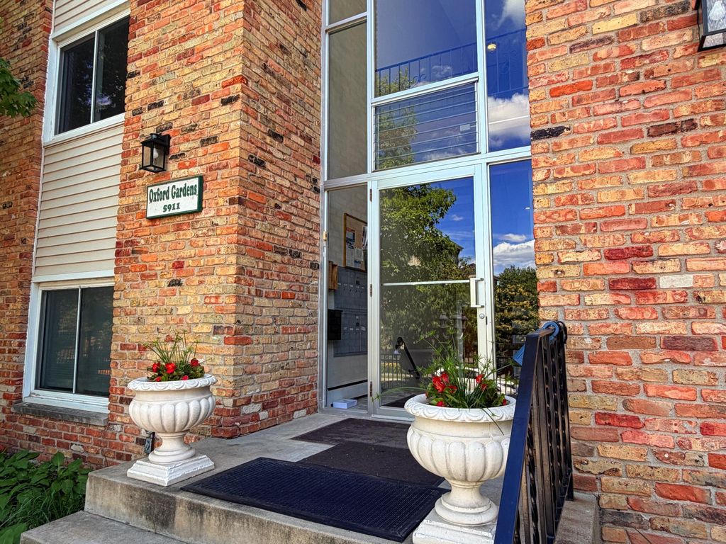 Photo of 5911 Oxford Street #7, Saint Louis Park, MN 55416 (MLS # 7094367)