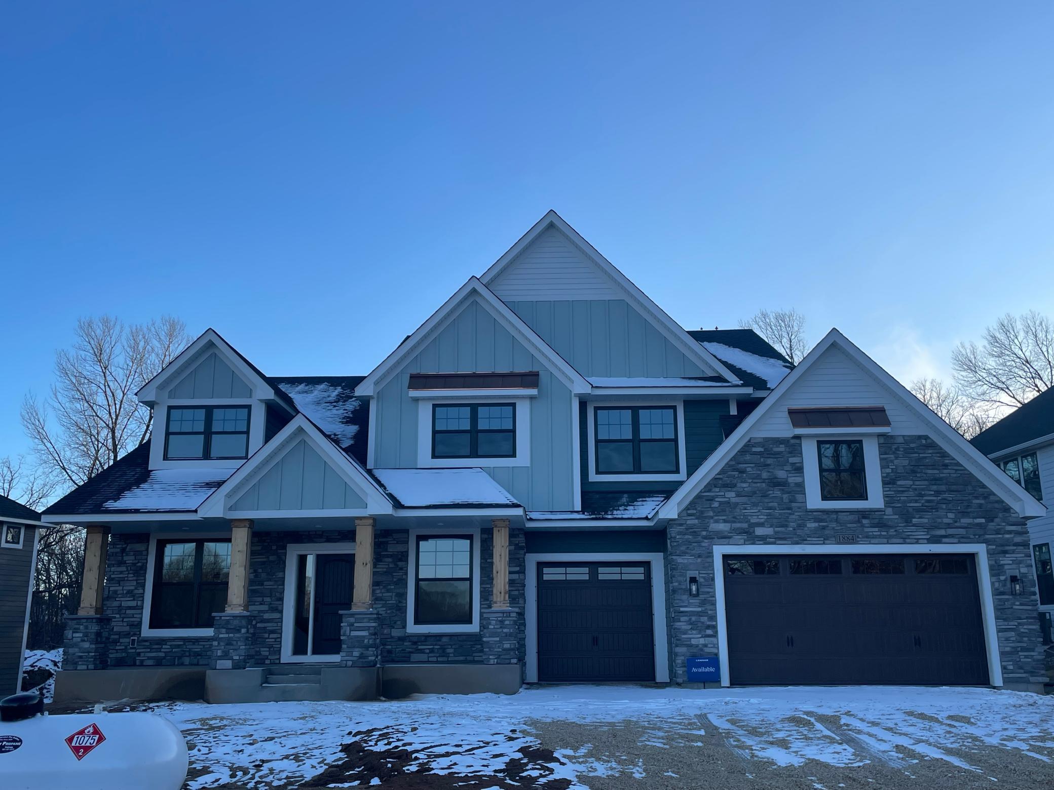 1884 Royal Boulevard N