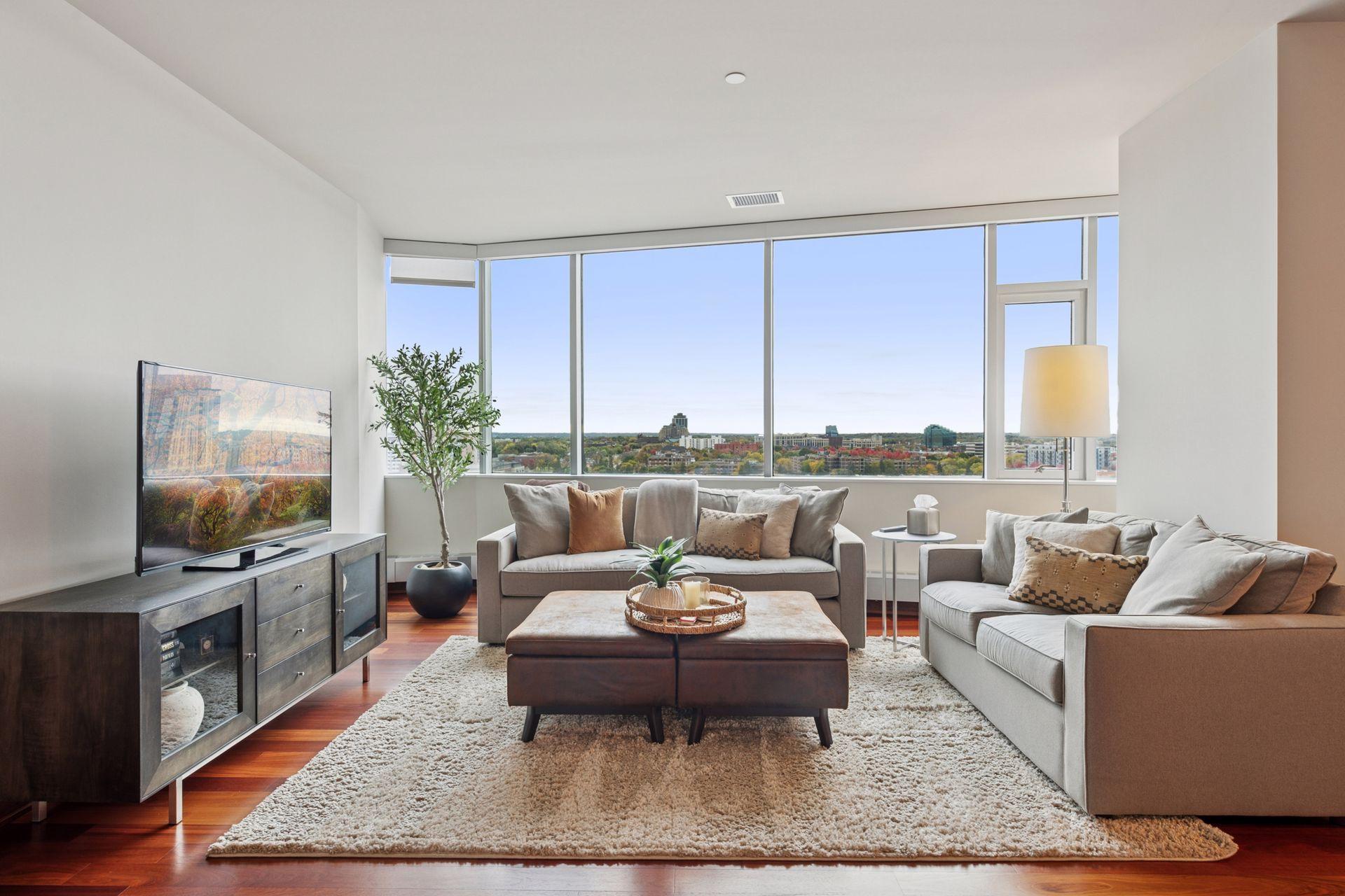 3209 Galleria 905