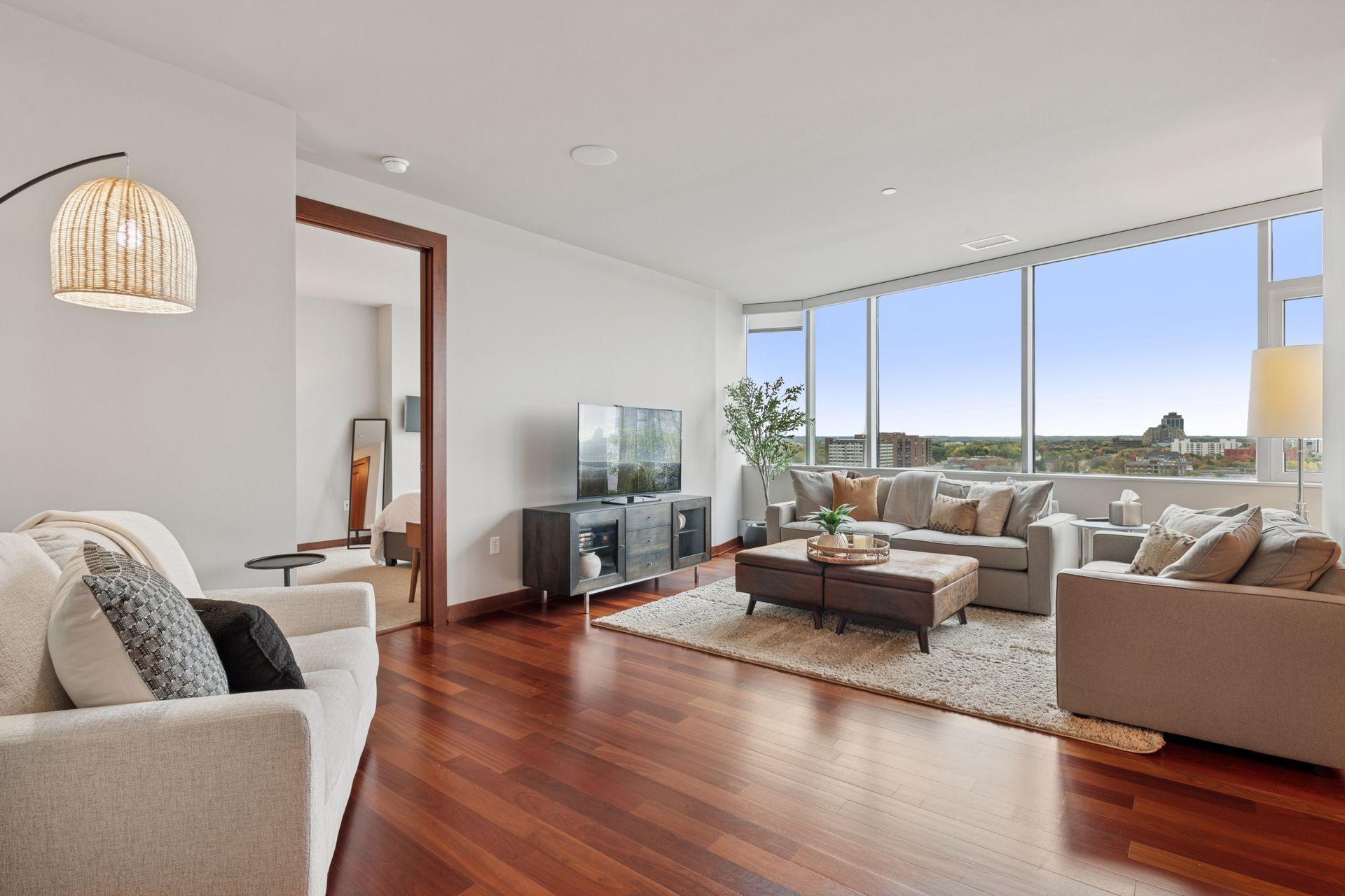 3209 Galleria 905