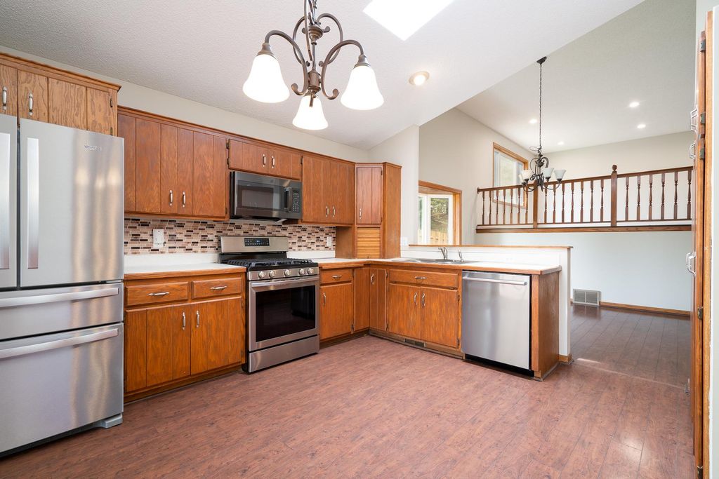 Photo of 9850 Laguna Circle, Eden Prairie, MN 55347 (MLS # 7052102)