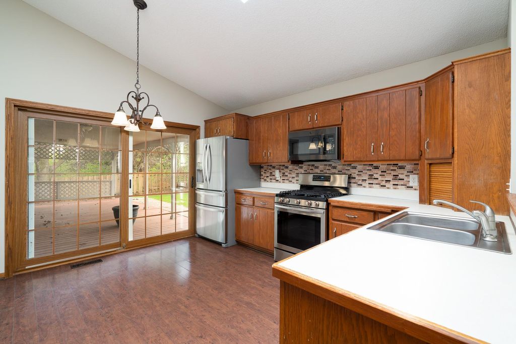 Photo of 9850 Laguna Circle, Eden Prairie, MN 55347 (MLS # 7052102)