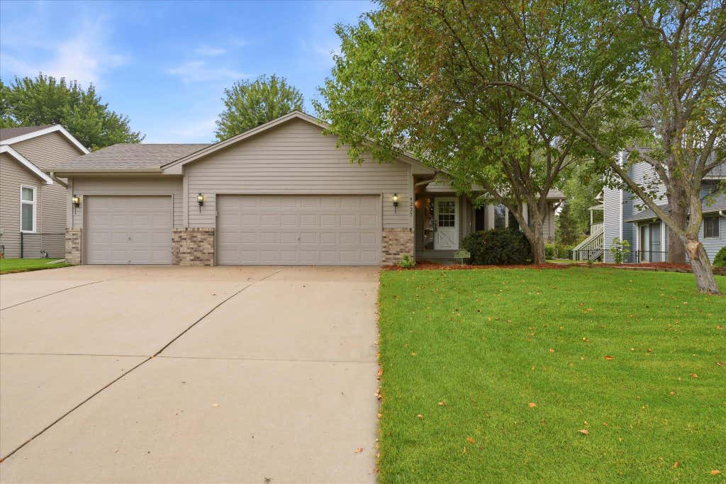 Photo of 9225 Queens Gardens, Brooklyn Park, MN 55443 (MLS # 7133308)