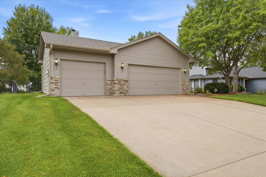 Photo of 9225 Queens Gardens, Brooklyn Park, MN 55443 (MLS # 7133308)